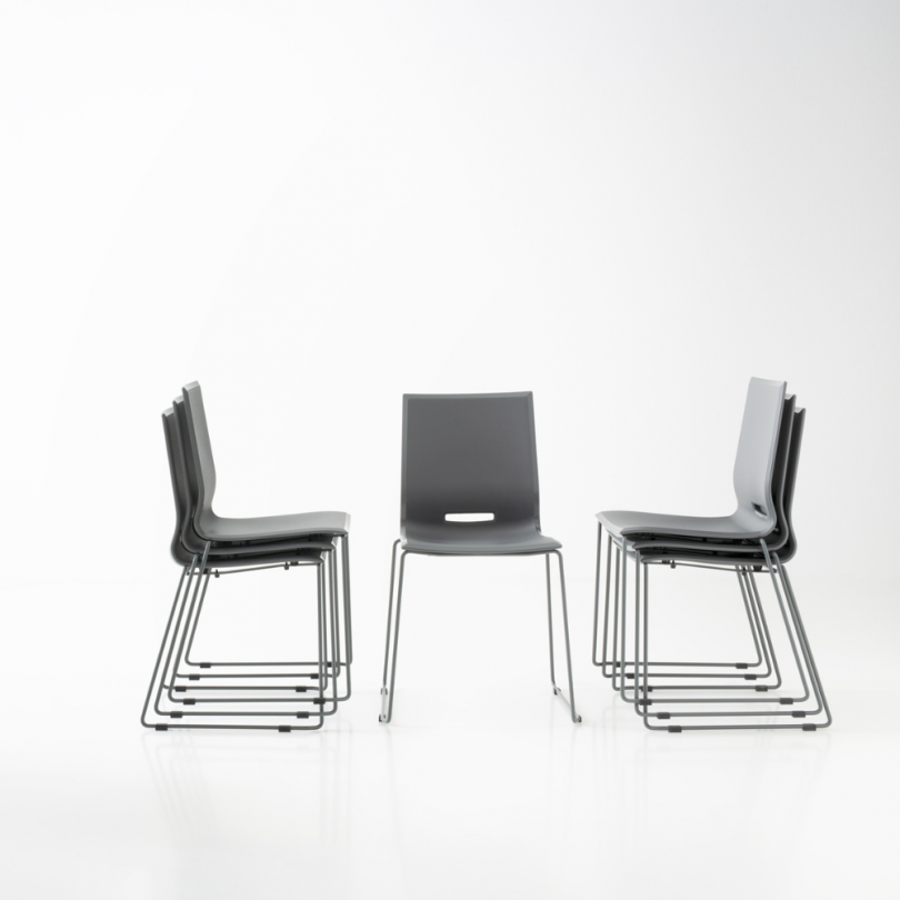 Silla ELENA 3 con estructura metálica patín apilable - Pointhouse