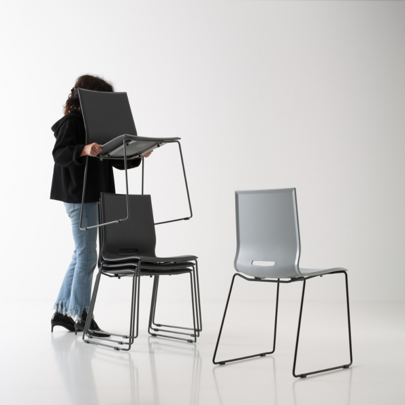 Silla ELENA 3 con estructura metálica patín apilable - Pointhouse