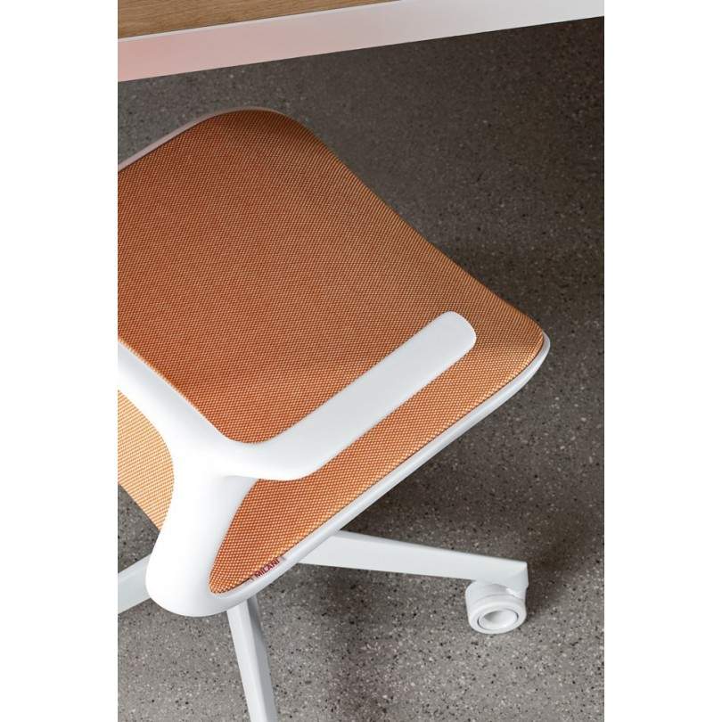 Chaise LOOP revêtue de résille ou de tissu porteur - MILANI