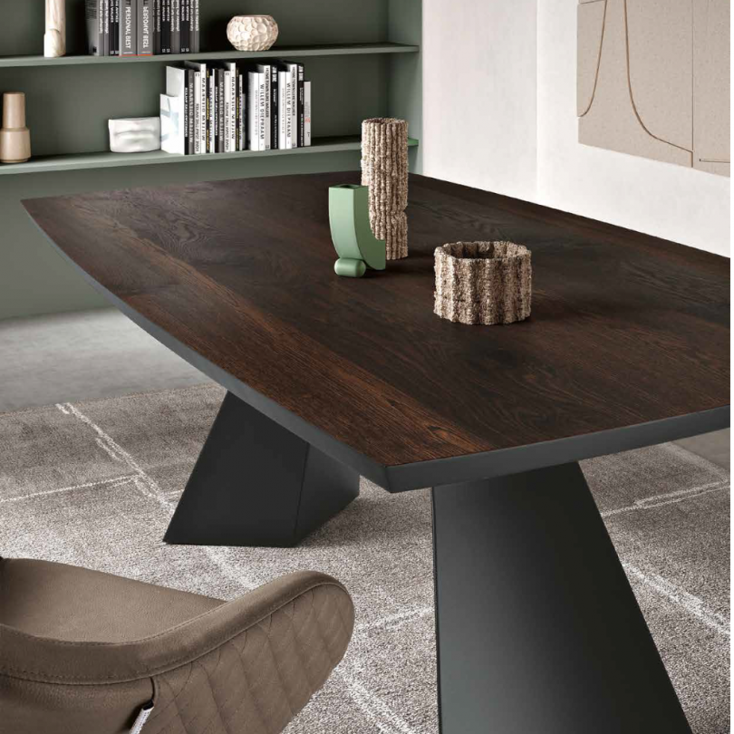 Tavolo GILMOUR con base in metallo...