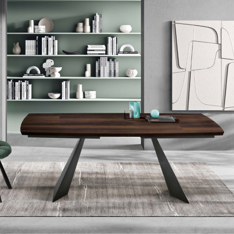 Tavolo GILMOUR con base in metallo...