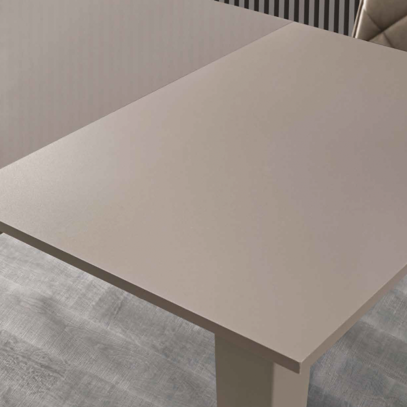 Tavolo OMERO allungabile con piano in...