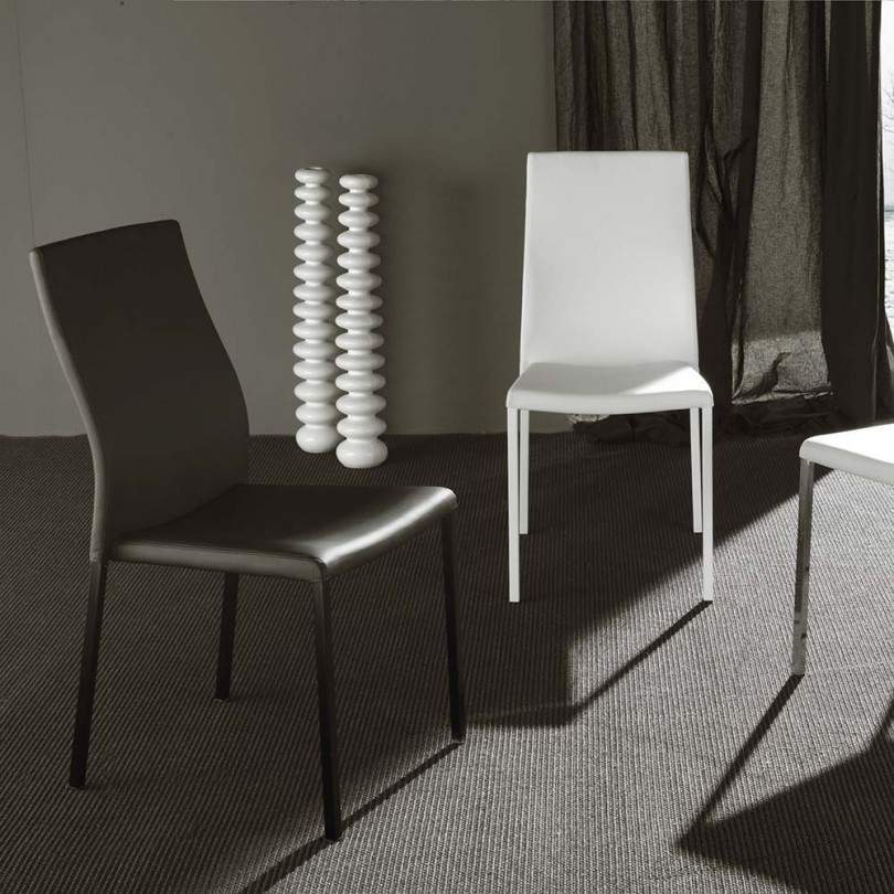 Chair Hellen Art. 213 - The Chair